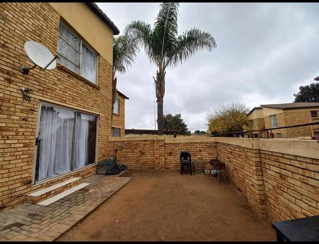 2 BEDROOM DUPLEX FOR SALE IN HEUWELSIG ESTATE